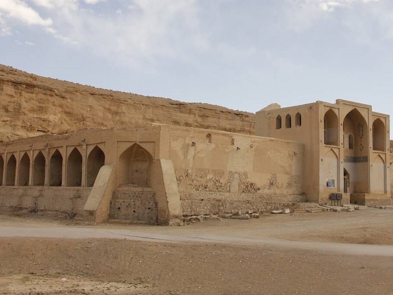 Abadeh Izadkhast Caravanserai | Iran Tourist Attractions