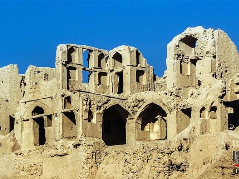 قلعه ایزدخواست آباده | آباده جاذبه گردشگری ایران