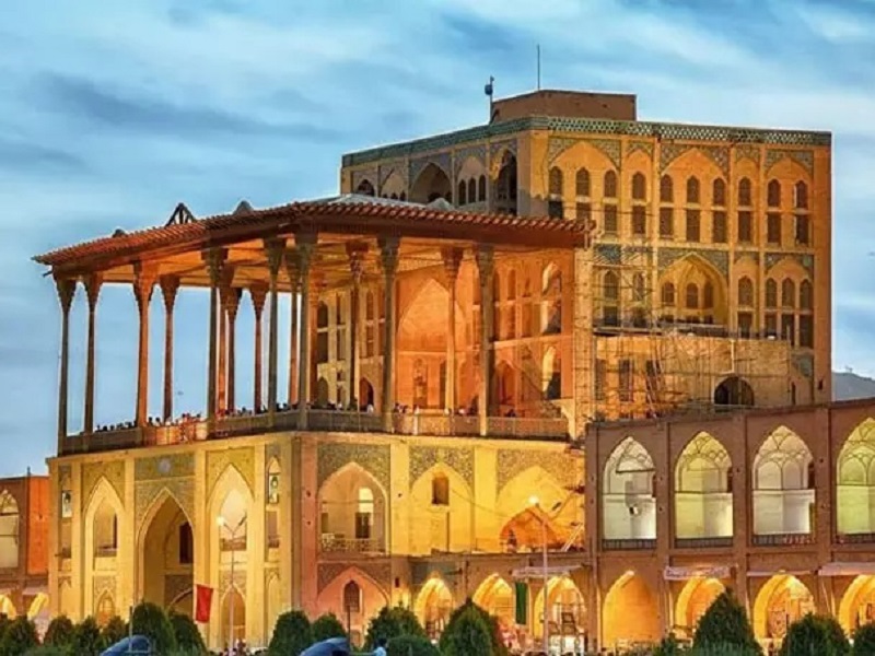 Isfahan Ali-Qapu-Palace | Iran Tourist Attractions
