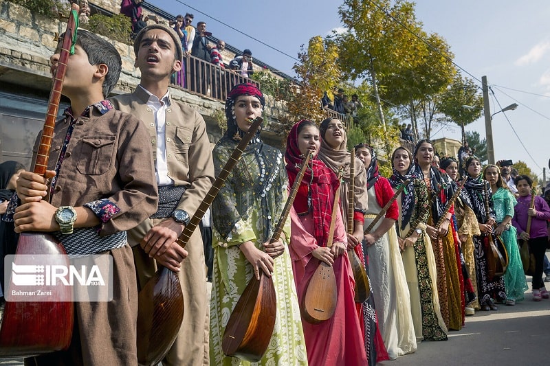 تنبور | سوغات و صنایع دستی کردستان