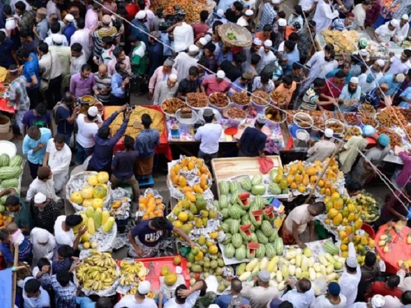 The bustling iftar market in Bangladesh and date sales | Ramadan Around the world 