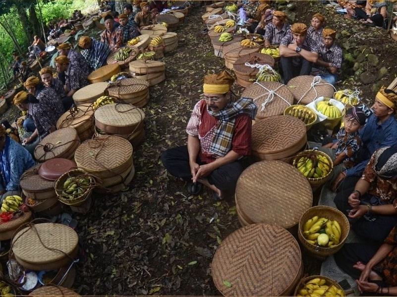 Ramadan in Indonesia and Respect for the Deceased | Ramadan Around the world