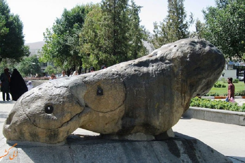 مجسمه شیر سنگی | جاهای دیدنی و جاذبه گردشگری لالجین، همدان ایران