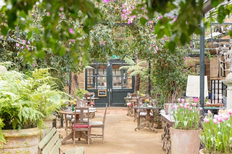 Iranian Restaurants in Meybod Iran Persian Food | Meybod PedarSalar Restaurant